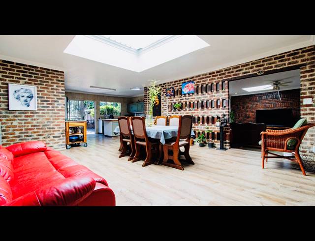 5 BEDROOM FREEHOLD FOR SALE IN BRACKENHURST